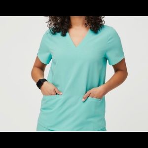 NWT Casma Three-Pocket Scrub Top size Large